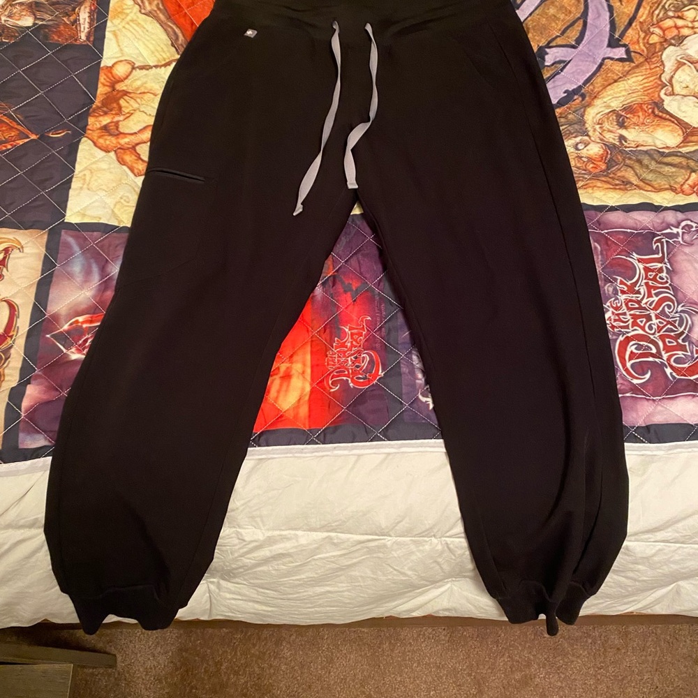 Figs medium petite Zamora joggers.